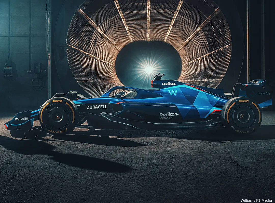Williams laat showmodel staan en gaat met 'echte' FW44 de baan op voor eerste meters
