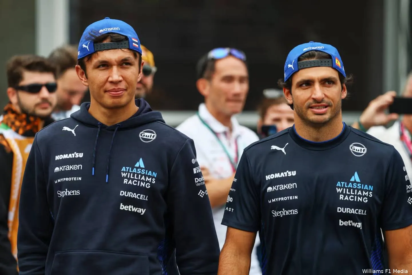 alexander-albon-carlos-sainz-williams-bakoe-zondag