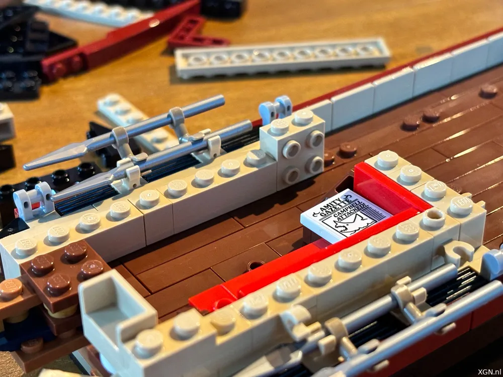 Er zijn talloze toffe details aanwezig in de LEGO Jaws set