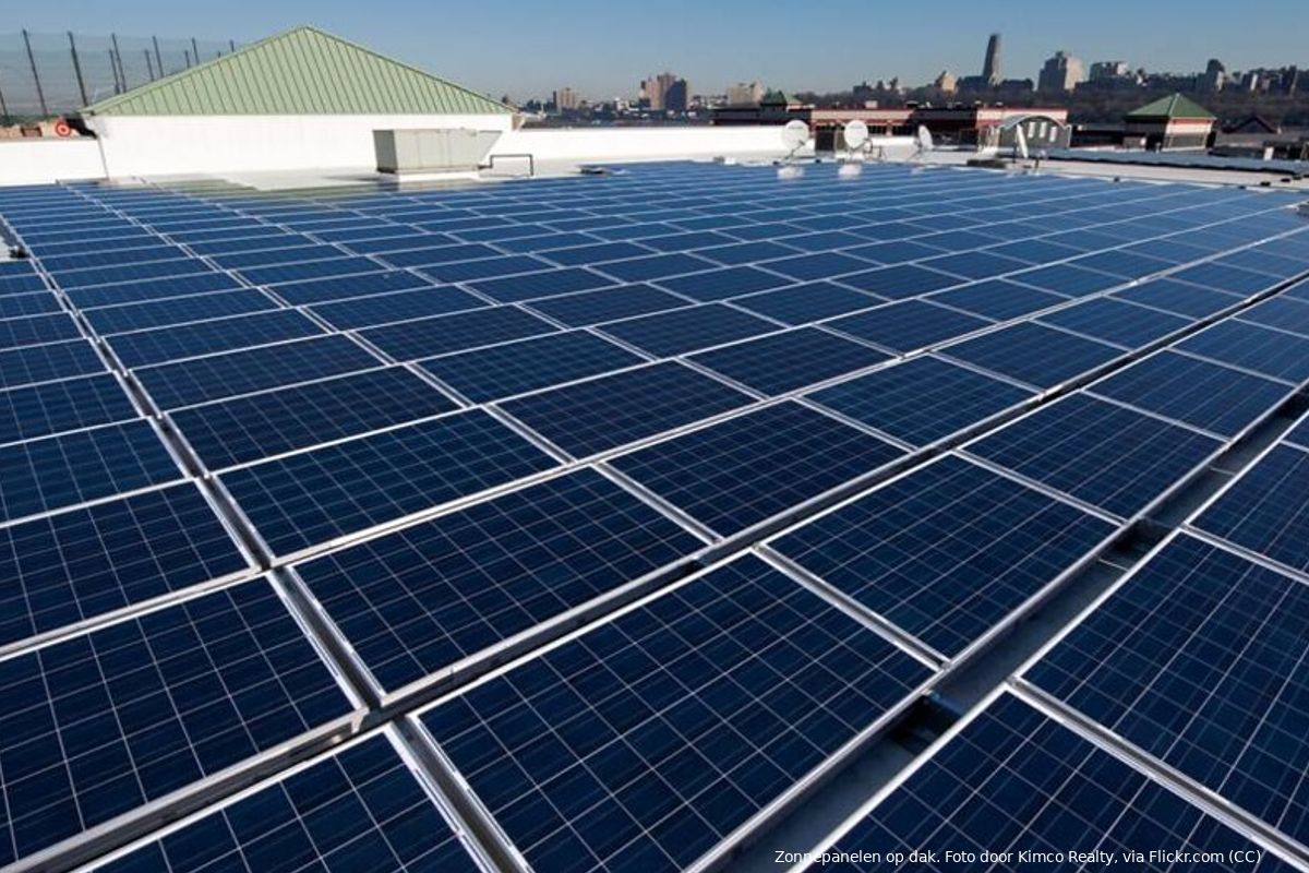 Kabinet zet vaart achter duurzaamheidszwendel: grootschalige uitrol zonnepanelen ondanks overvol stroomnet