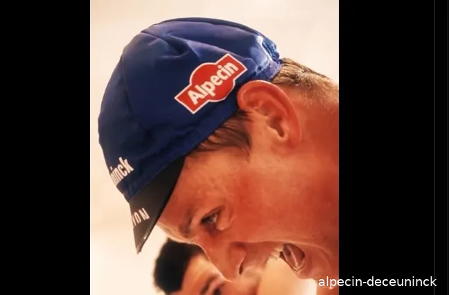 🎥 Van der Poel gaat enkele dagen voor Sanremo nog eens flink tot het gaatje voor Tour de Watopia