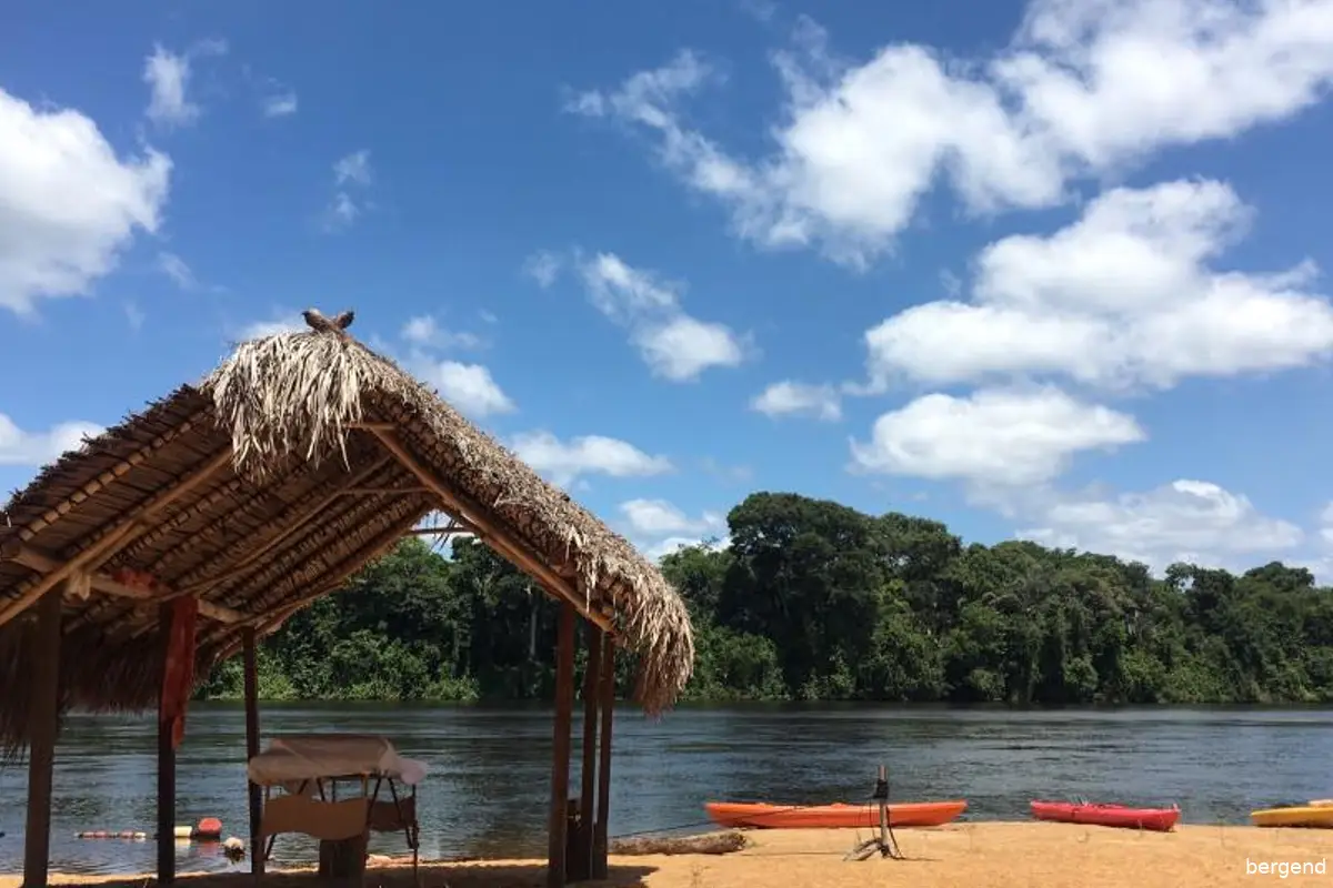 Culturele workshops in regenwoud Suriname