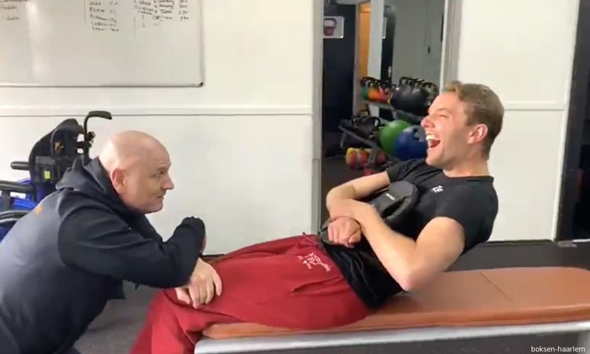 Gehandicapte Jesse heeft de tijd van zijn leven bij boksclub in Haarlem