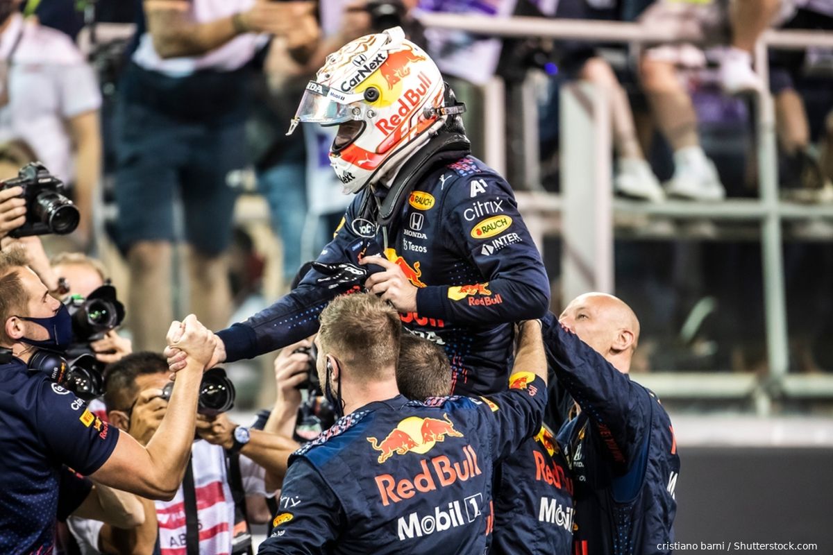 Yes! Max Verstappen wint de sprint van de Grand Prix van Oostenrijk, de Ferrari's knokken met elkaar