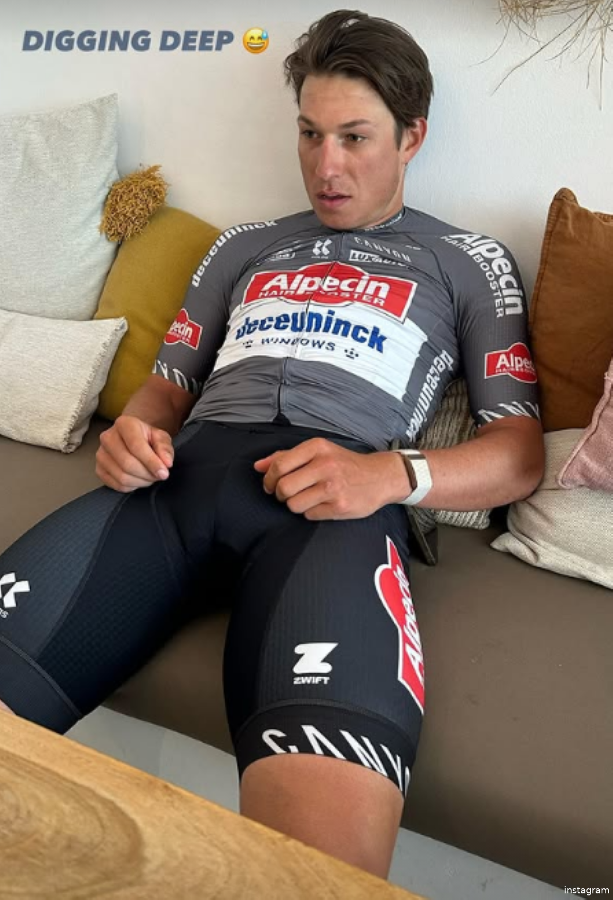 Van der Poel op gravelbike, Pogacar met 'struggles' en Ganna nog maar op Poggio: Milaan-Sanremo lonkt