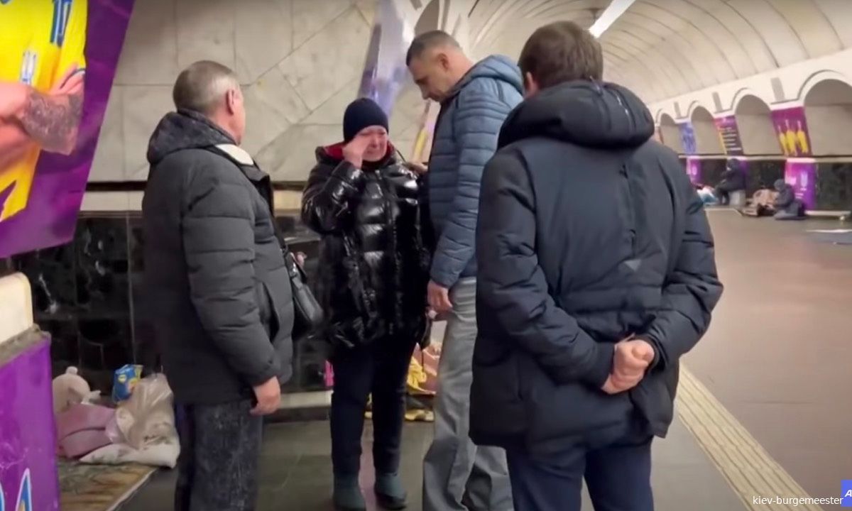 Bokskampioen Klitschko troost ondergedoken burgers in Kiev