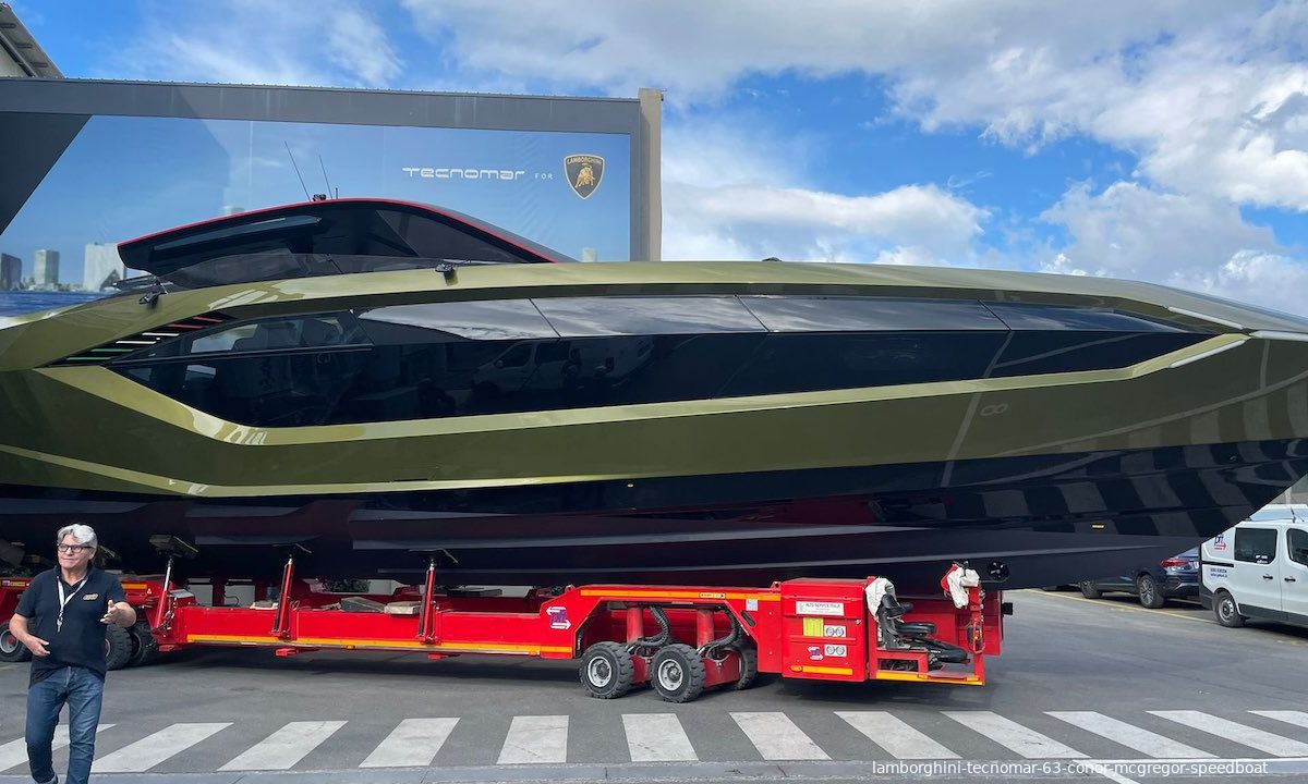 Beelden: Conor McGregor laat nieuwe speedboot (4.000 pk) zien