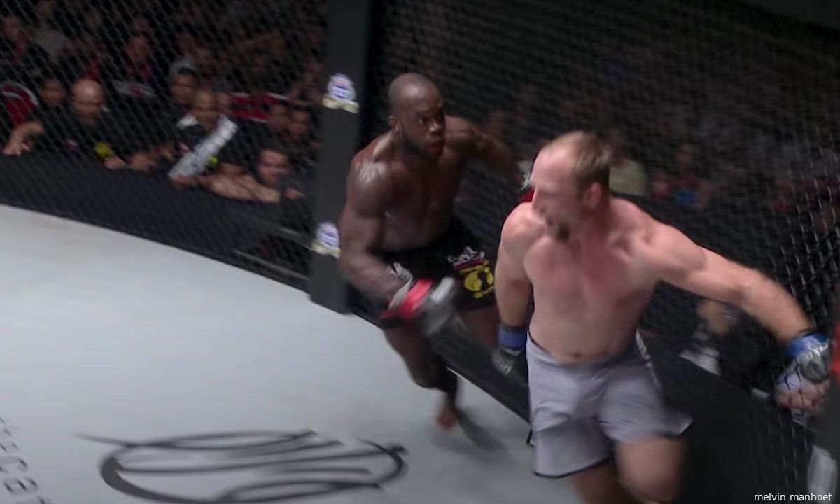 Melvin Manhoef jaagt wegrennende tegenstander op: 'Kom hier!'