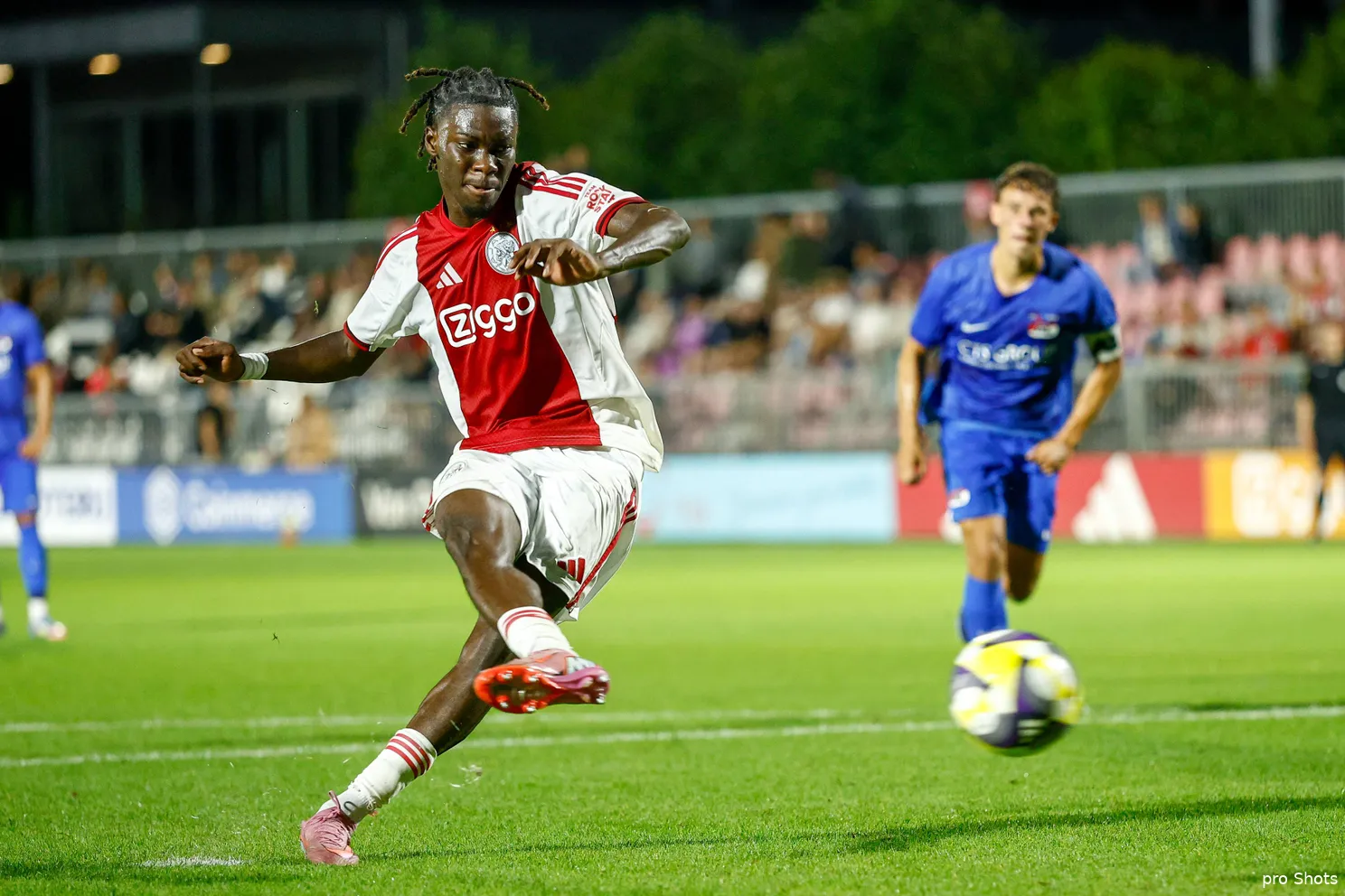Don-Angelo Konadu of Young Ajax celebrates his penalty goal against Jong AZ