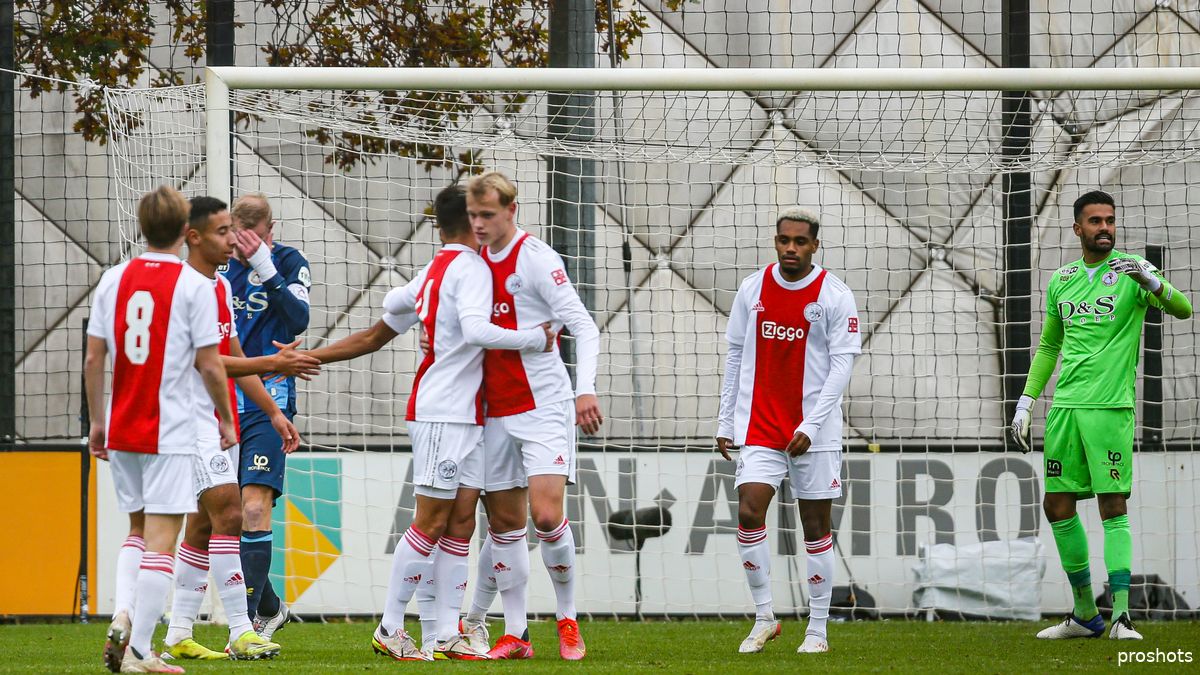 Ajax boekt ruime oefenzege op Sparta