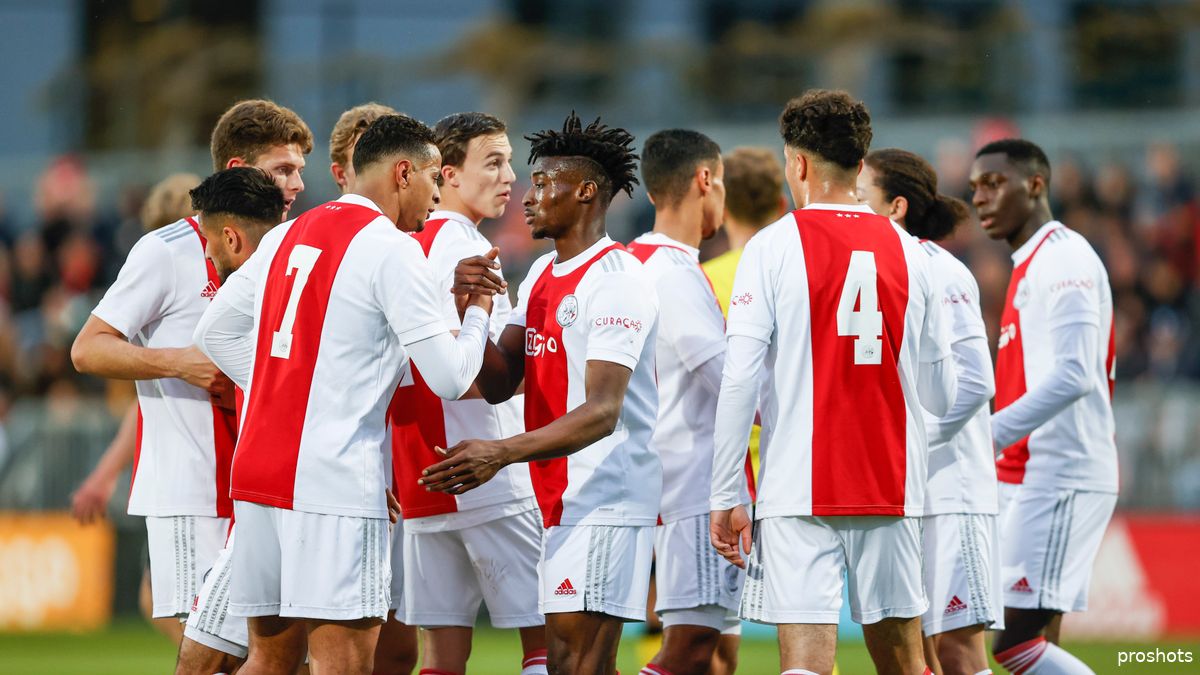 Heitinga 'Dit soort wedstrijden heeft hij nodig om het ritme te pakken' Heitinga 'Dit soort wedstrijden heeft hij nodig om het ritme te pakken'