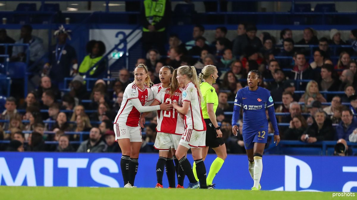 Ajax Vrouwen spelen gelijk tegen Chelsea en gaan niet door in de