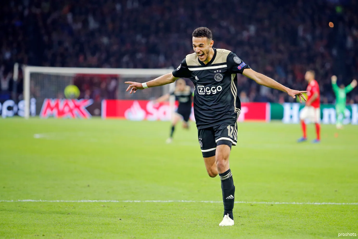 ajax benfica noussair mazraoui
