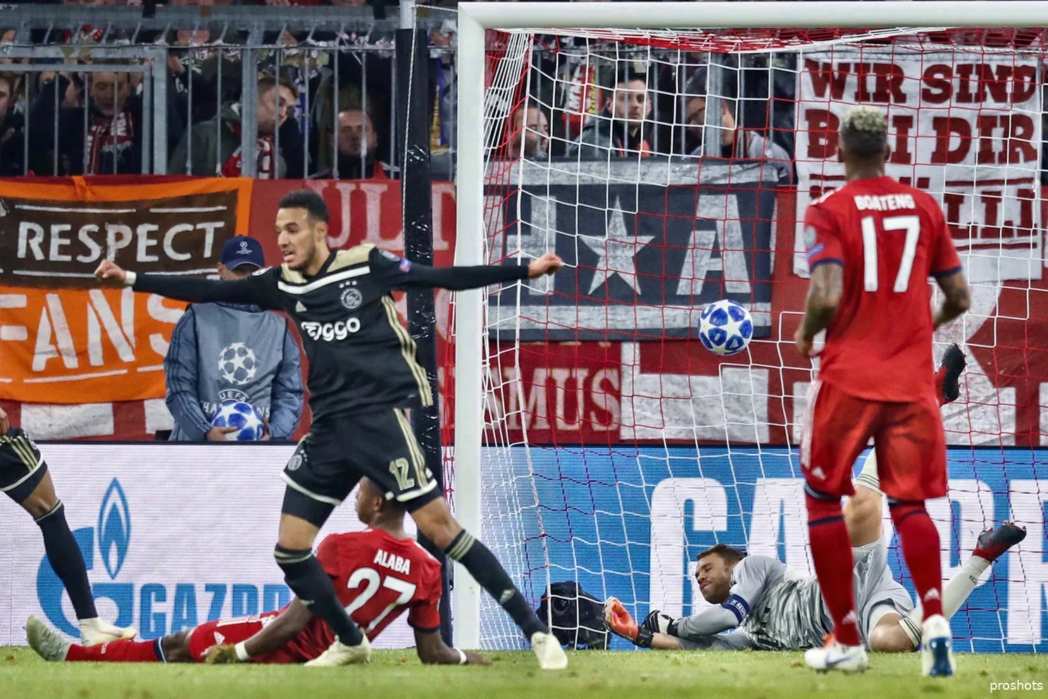 noussair mazraoui bayern ajax