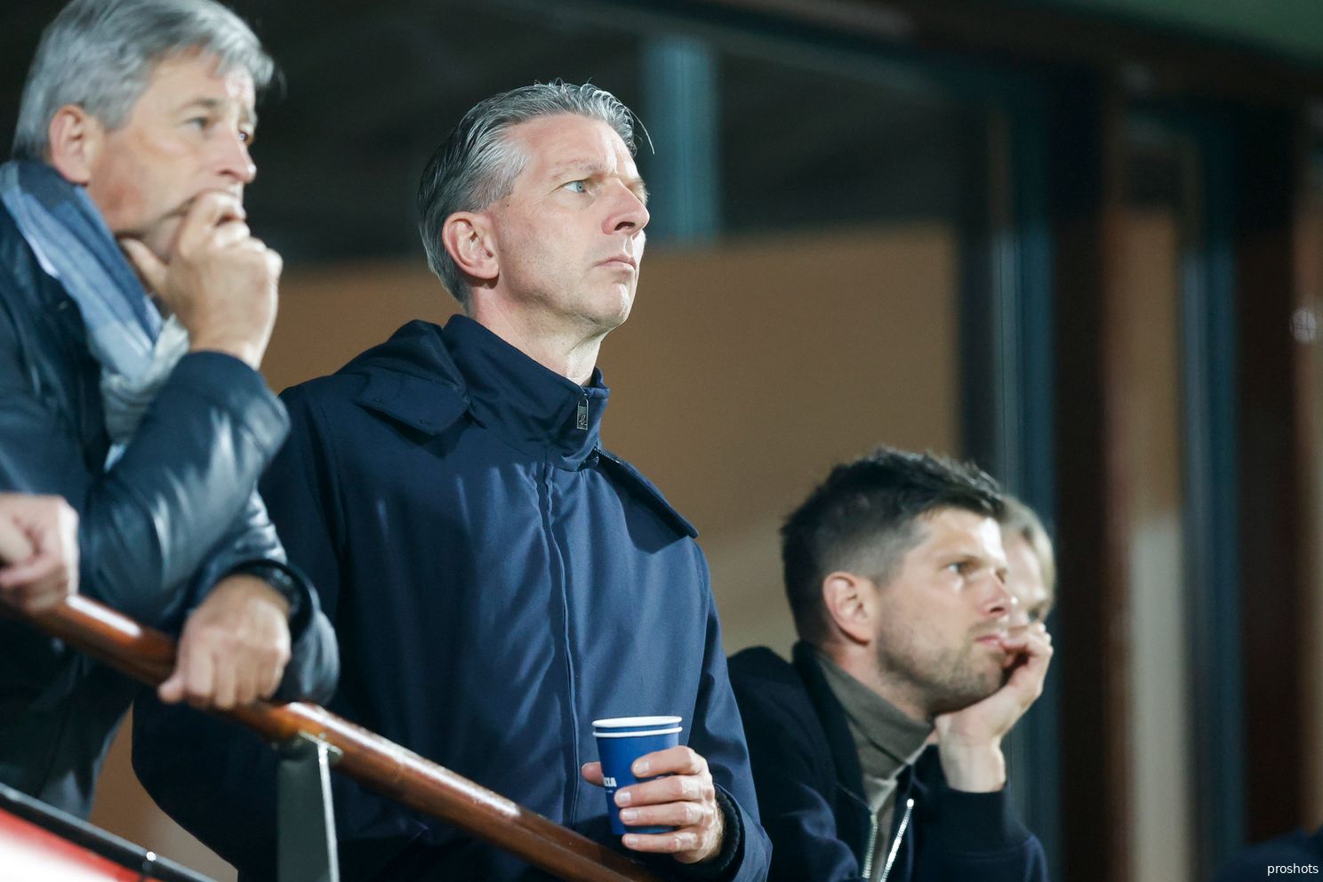 Schöne steunt Huntelaar en Hamstra, al weet hij ook dat er altijd kritiek is tijdens mindere tijden: 'Gerry en Klaas-Jan hebben veel goede dingen gedaan, maar in een roerige periode als nu bij Ajax wordt er ook naar “boven” gekeken.