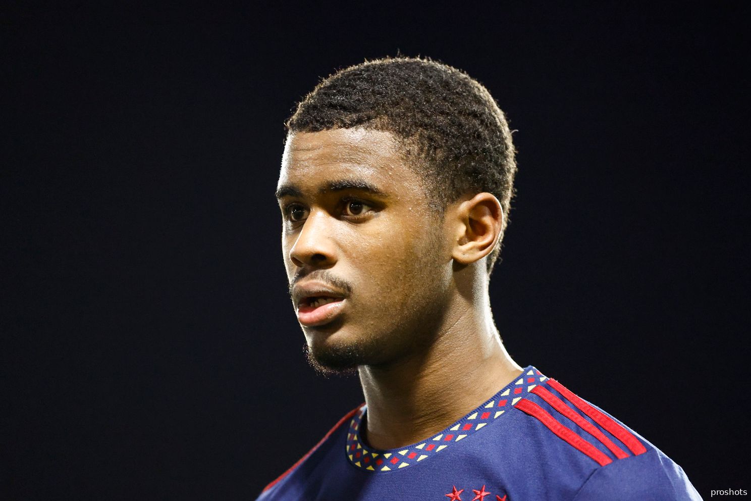 Jorrel Hato, voor de winterstop de aanvoerder van Ajax O18 en één van de grote uitblinkers dit Youth League-seizoen, was in Portugal niet van de partij.