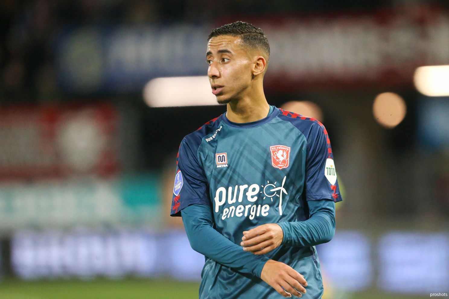 Anass Salah-Eddine tijdens zijn basisdebuut voor FC Twente tegen Sparta Rotterdam.