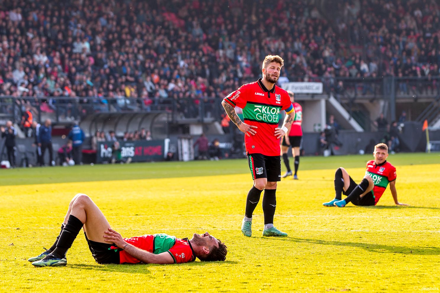 Ajax won vorig seizoen ternauwernood bij NEC dankzij een late treffer van Brian Brobbey. Zondag gaat hij voor nieuwe kansen: 'Natuurlijk ga je rekening houden met Ajax, maar wij kunnen ook goed voetballen en wij gaan zeker niet alleen de bus parkeren.'