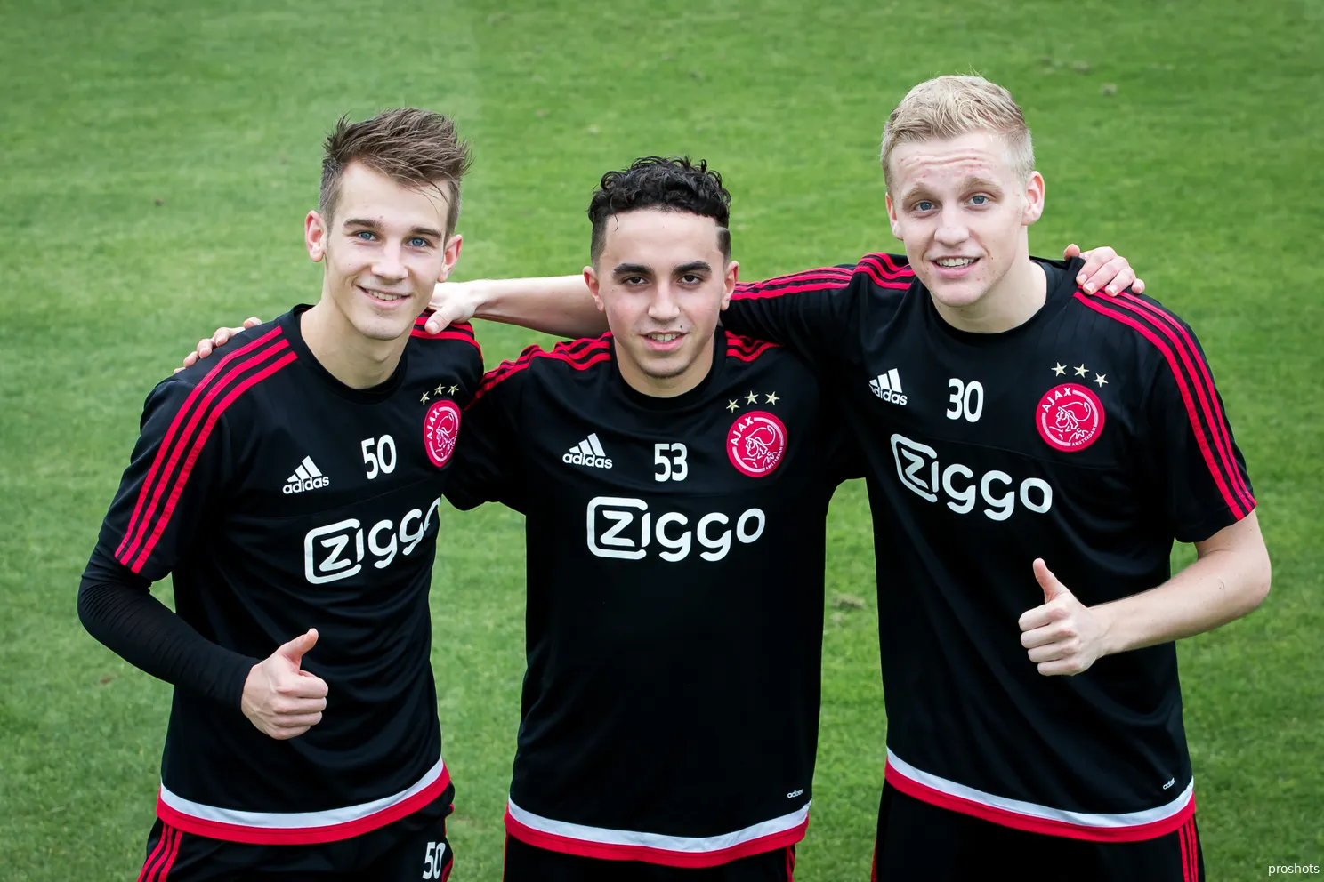 Van de Beek looft Keizer: 'Dat hij werd ontslagen, deed de spelers pijn'