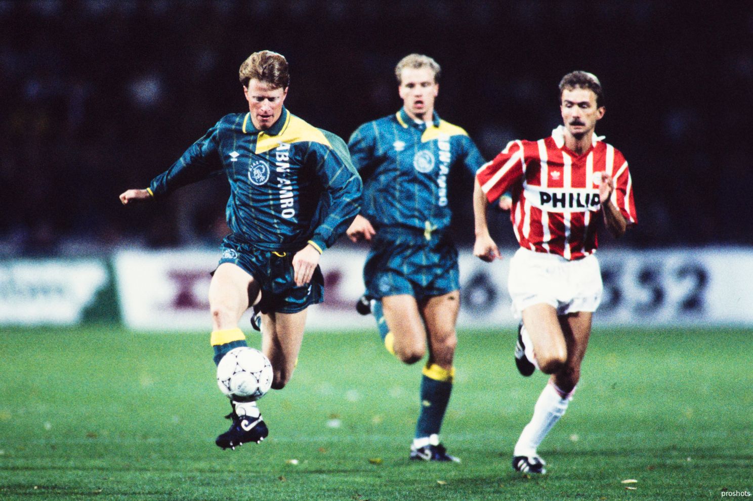 Stefan Pettersson vormde bij Ajax een tandem met Dennis Bergkamp. ‘Hij was heel goed in alles wat hij deed. Hij had een goed inzicht, goede techniek en hij is ook een goed mens... Toen hij echt in vorm was, was hij niet te stoppen.’