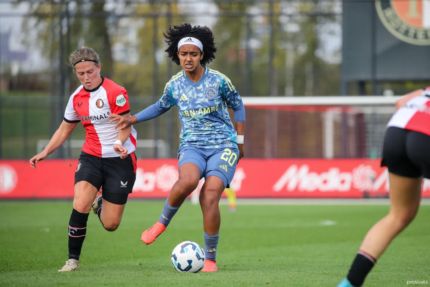 lily yohannes ajax vrouwen