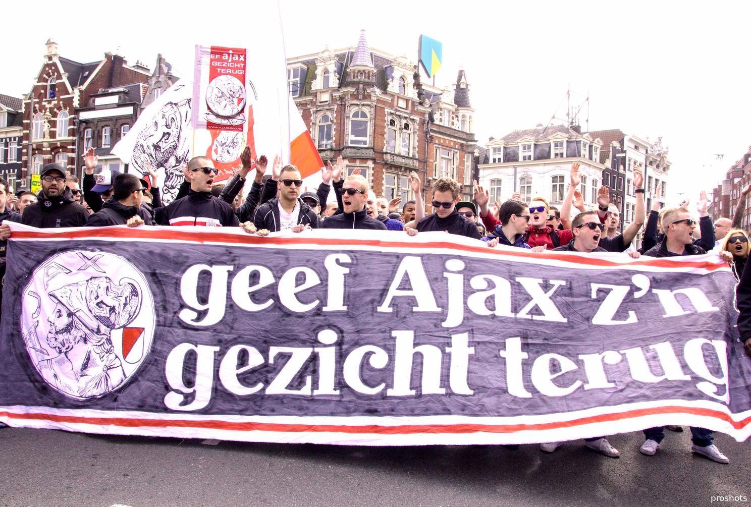 SV Ajax reageert verheugd op terugkeer oude logo: 'Jarenlang maakten we ons hard'