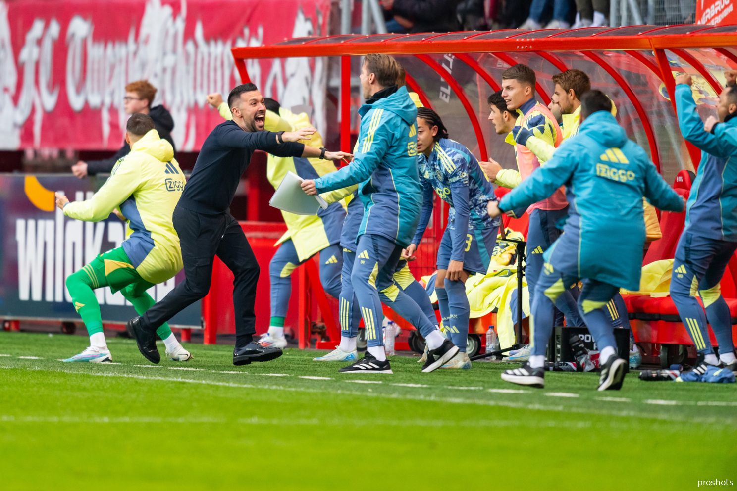 Farioli kan leven met een punt tegen FC Twente: 'We hebben grote ballen getoond'