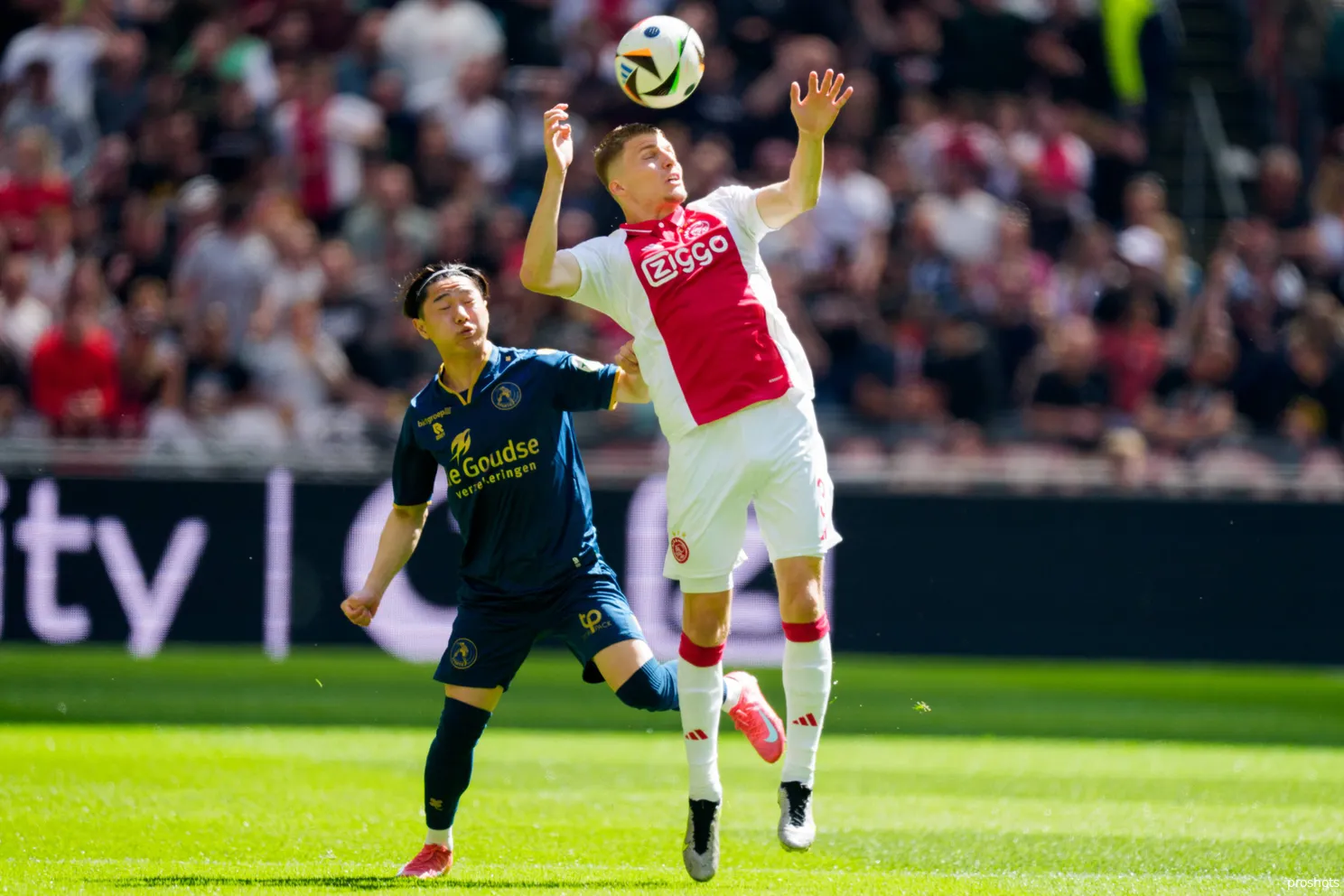 Goal van Regeer tegen Sparta erg belangrijk: 'Net genoeg voor Ajax om landskampioen te worden'