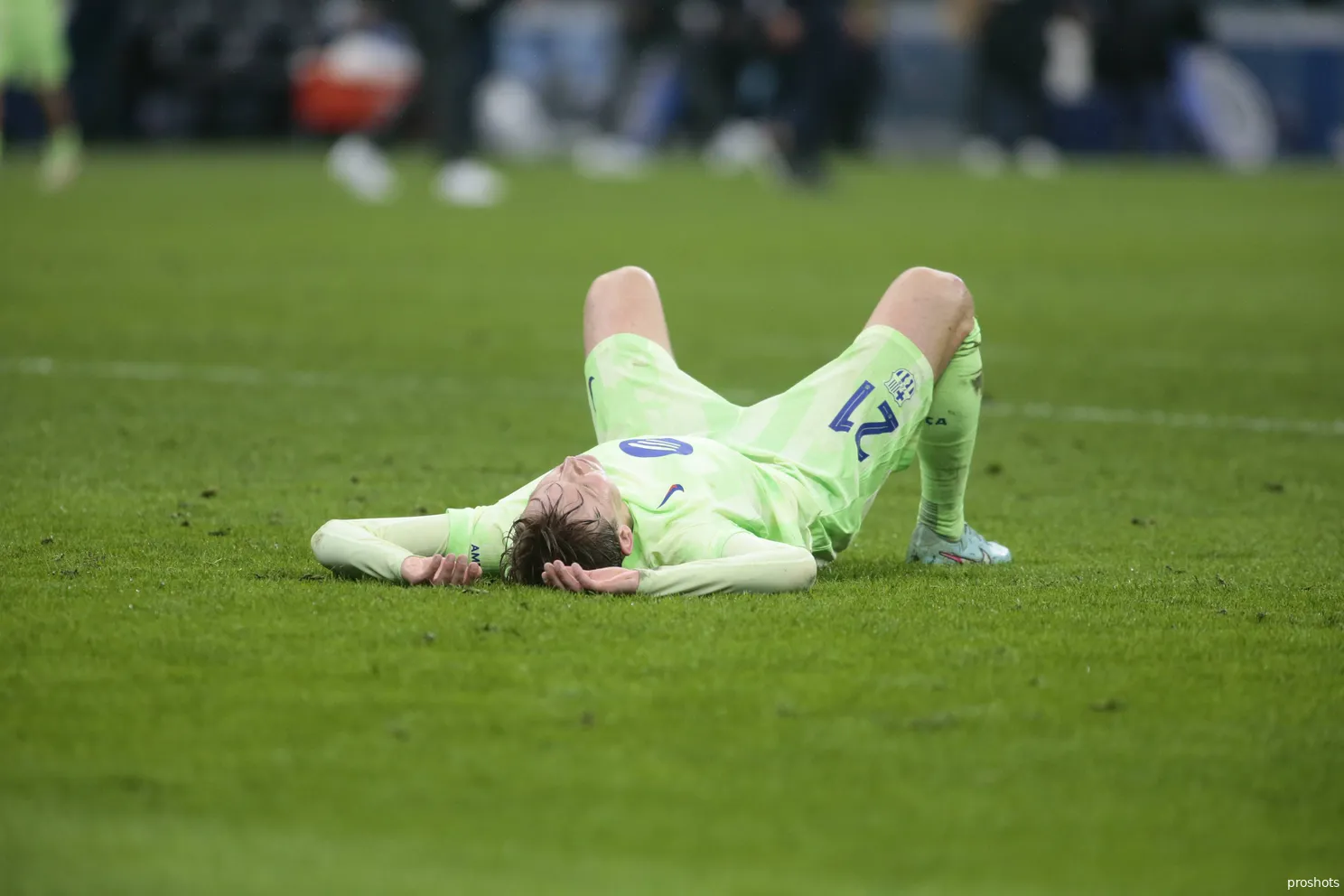 De Jong aangeslagen na uitschakeling FC Barcelona: 'Zit nog altijd met halve finale Ajax in mijn hoofd'