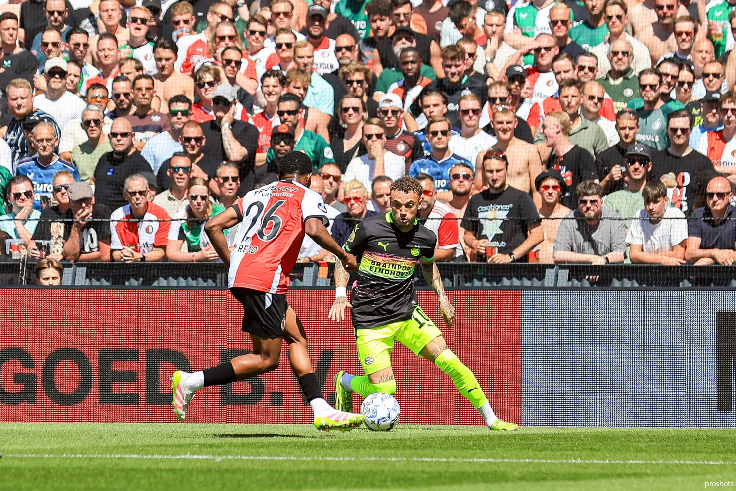 Swart woedend na beslissing over Feyenoord - PSV: 'Diefstal, een regelrechte schande'