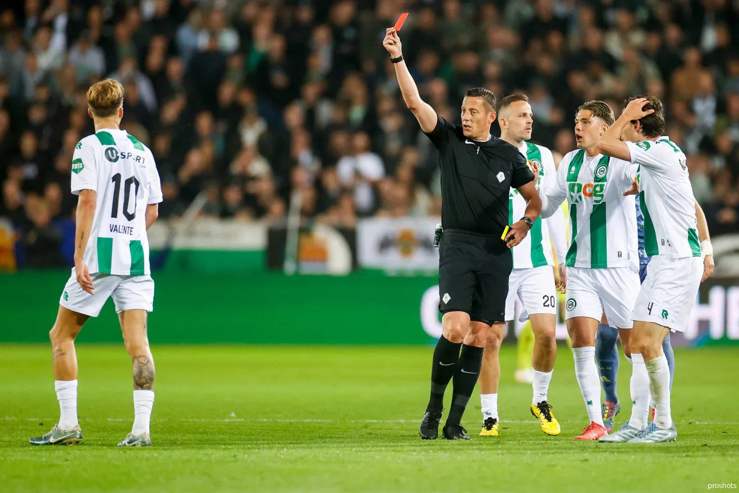luciano valente rode kaart groningen ajax