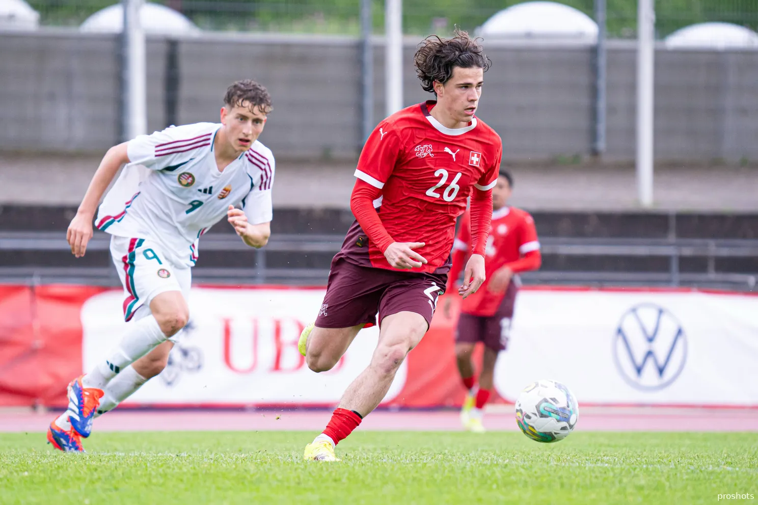 Ajax ziet Hongaars talent Kovács transfervrij vertrekken naar jeugdopleiding van AZ