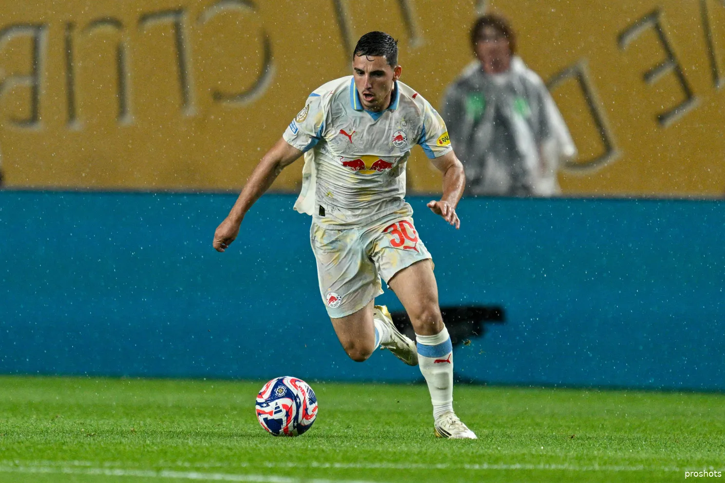 oscar-gloukh-rb-salzburg-2025