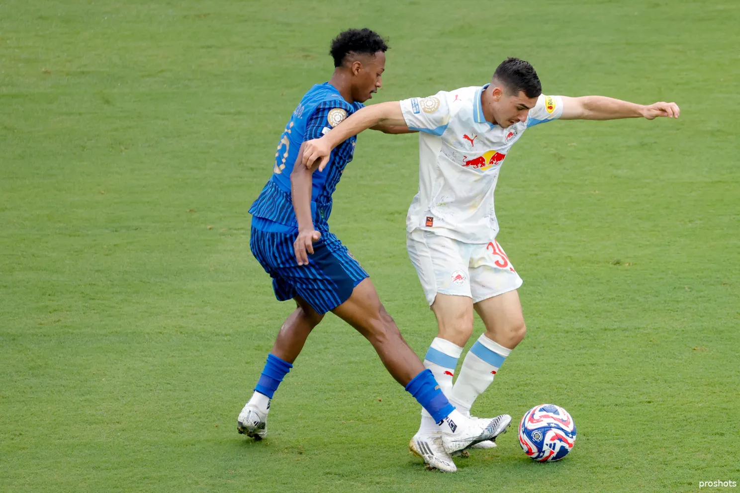 Oscar Gloukh Red Bull Salzburg
