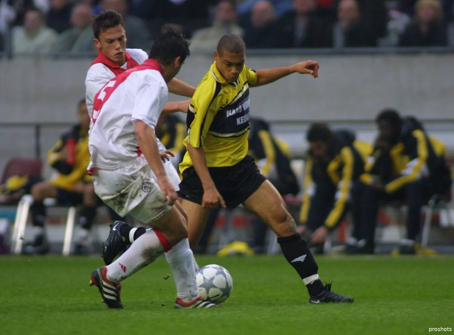john-heitinga-cristian-chivu-ajax