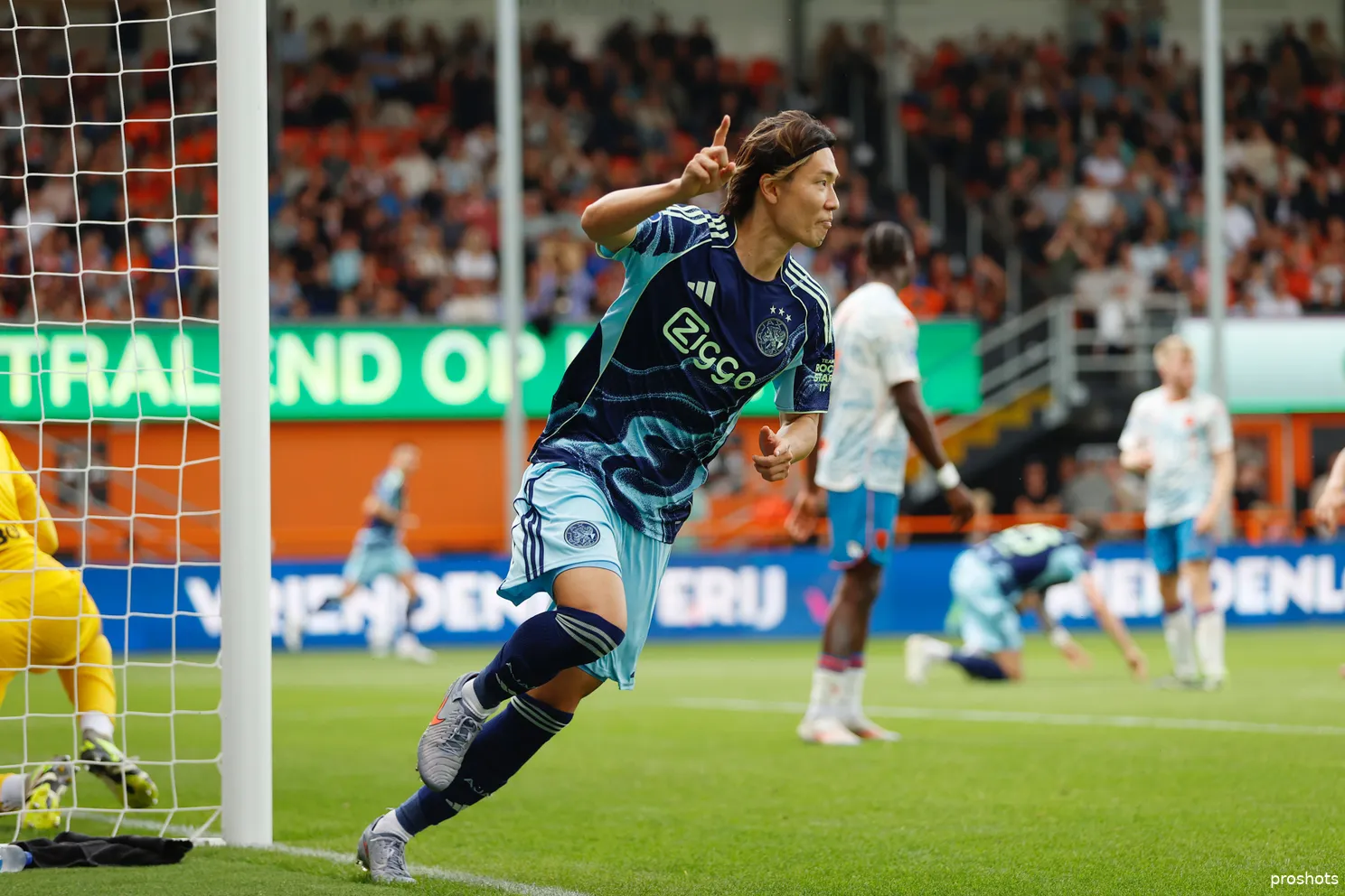 ko itakura fc volendam ajax 25/26