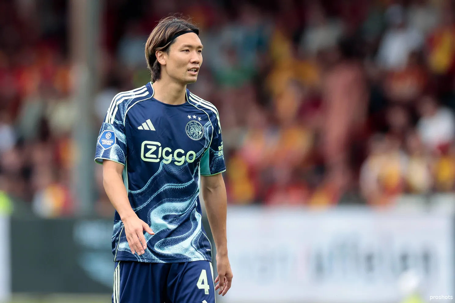 ko-itakura-go-ahead-eagles-ajax-25-26