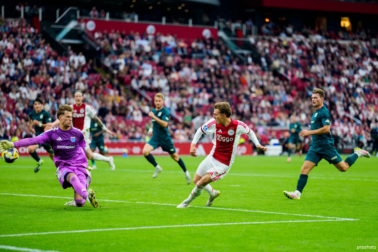 mika godts ajax pec zwolle 25/26