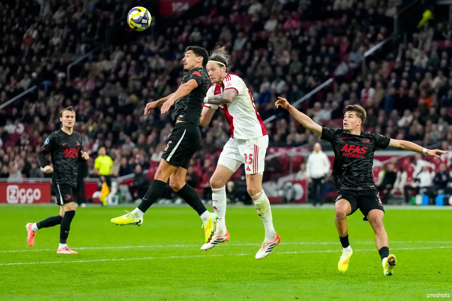 az-ajax-penetra-weghorst