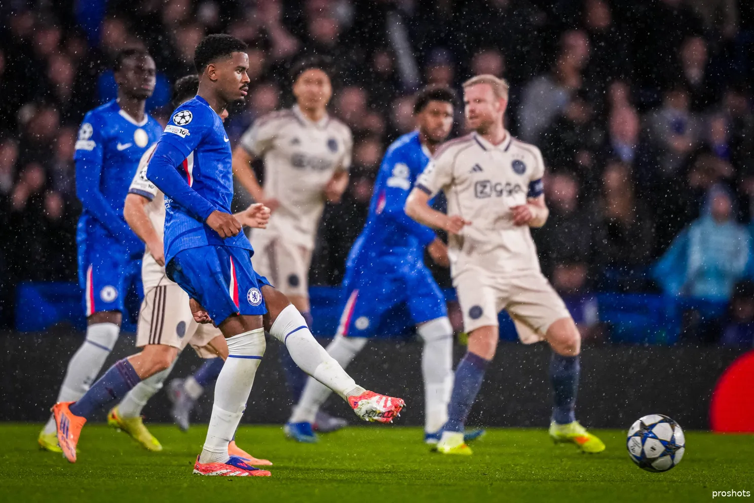 hato-chelsea-ajax-champions league