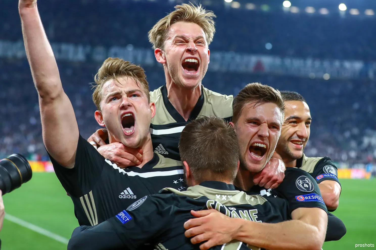 Ajax Showtime Joel Veltman Frenkie de Jong Matthijs de Ligt