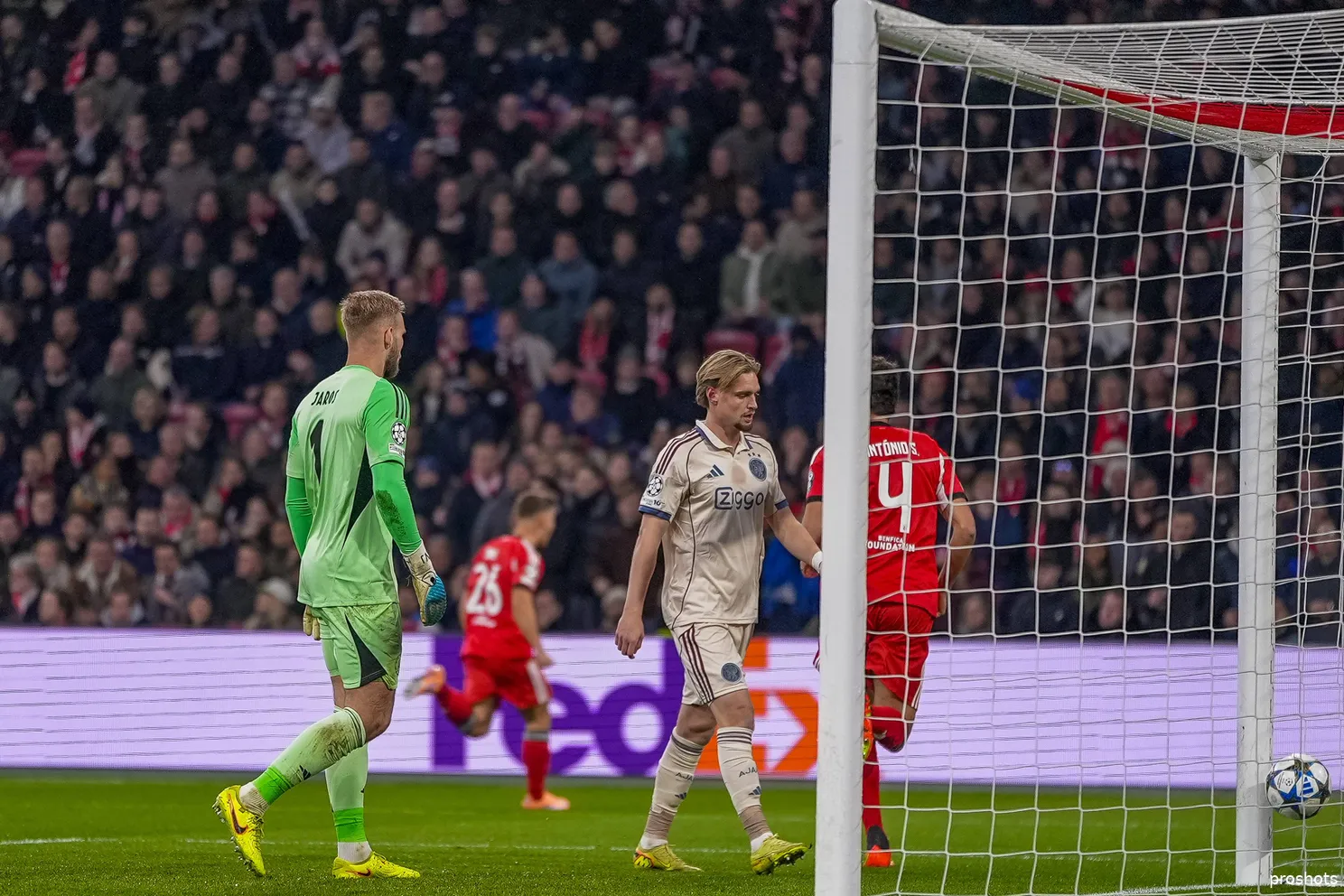 Jaros-Ajax-Benfica-Taylor- 0-1