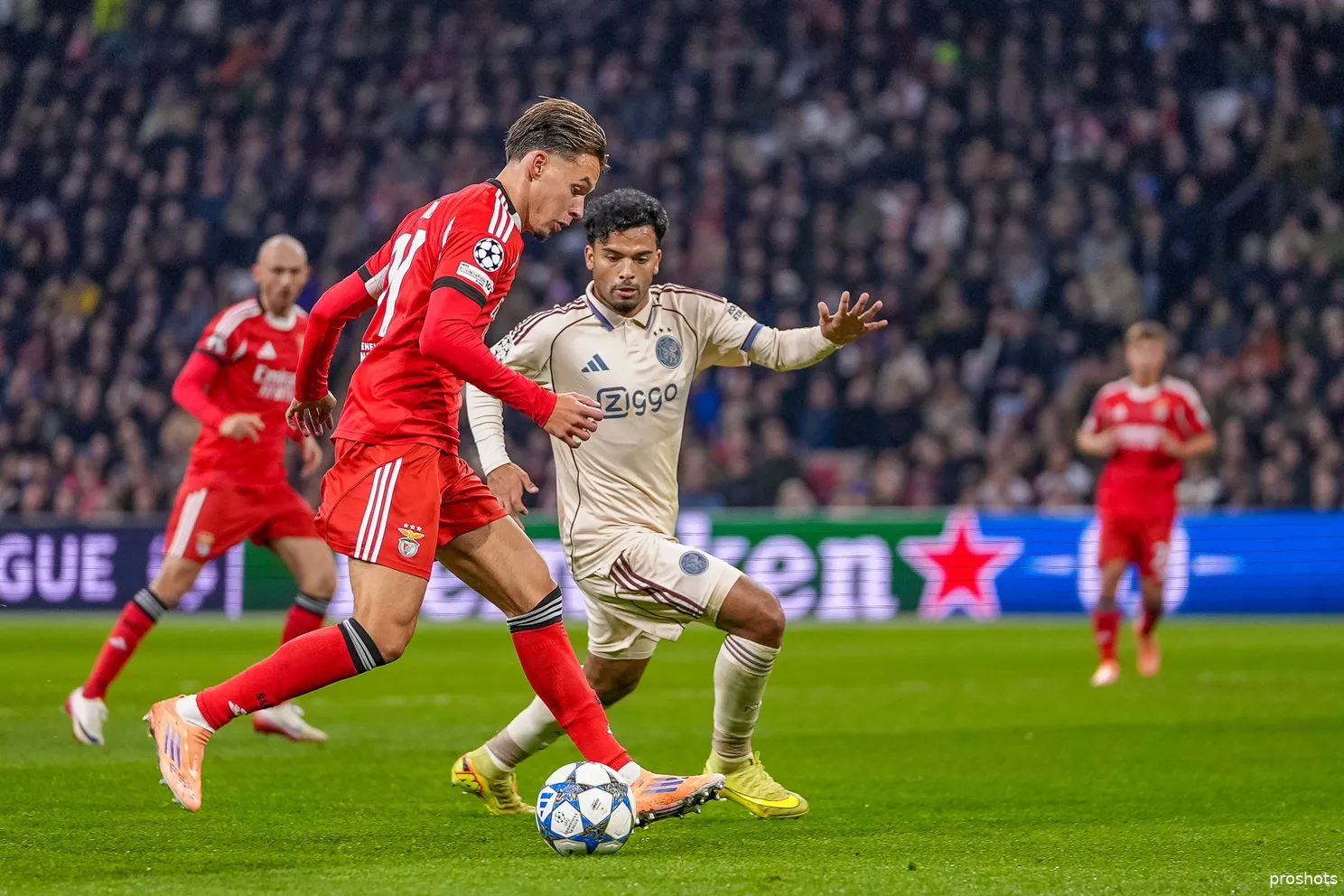 Owen Wijndal-Ajax-Benfica-Champions League