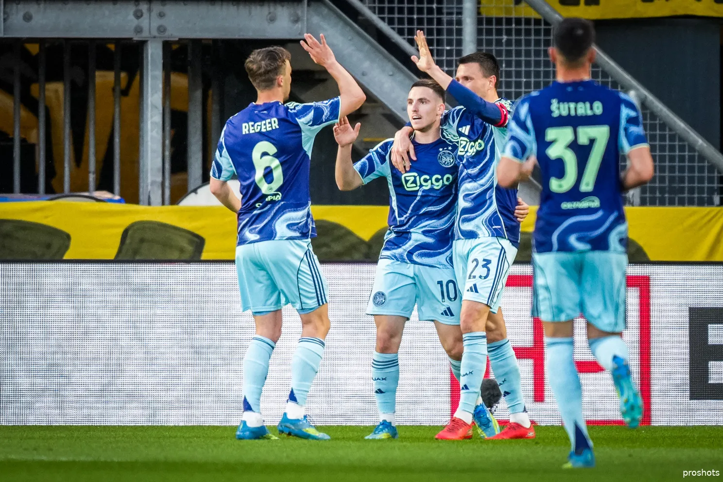 ajax showtime oscar gloukh steven berghuis nac Breda Ajax 25/26