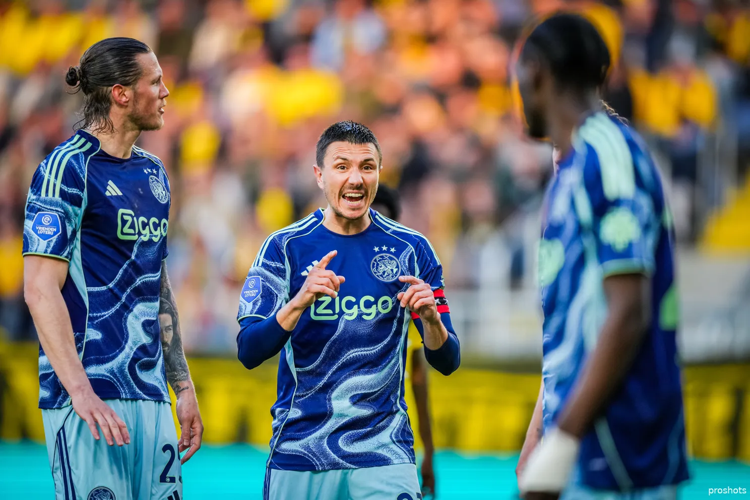 ajax showtime steven berghuis wout weghorst nac breda ajax 25/26