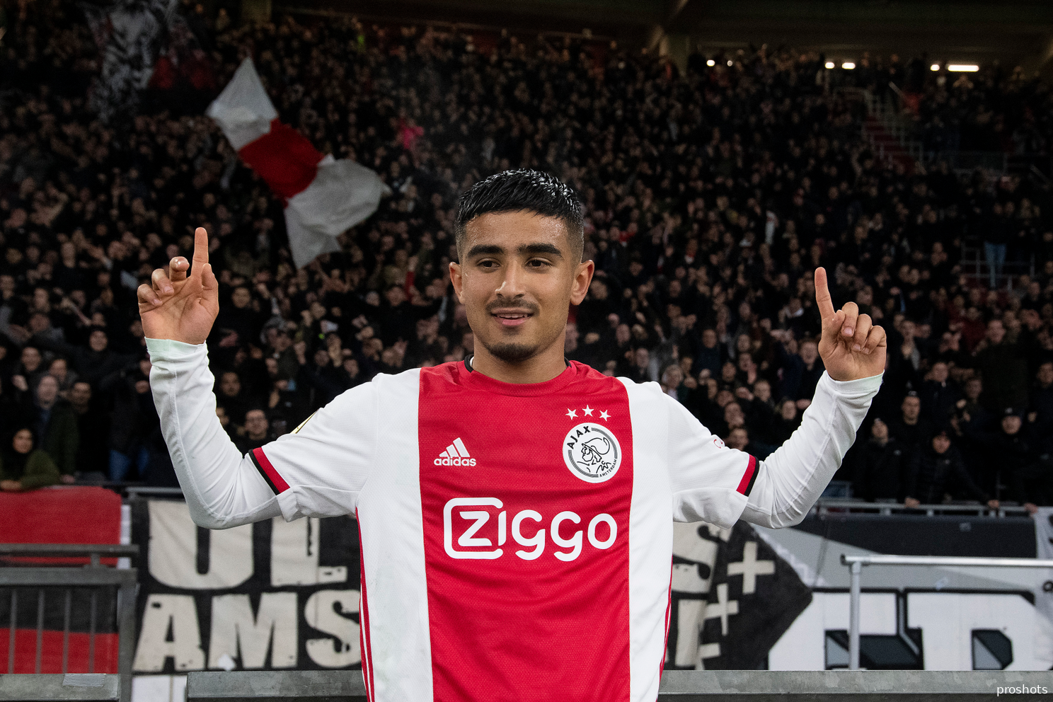 'In een groep met ruim 200 Brazilianen chatten we 24/7 over Ajax'