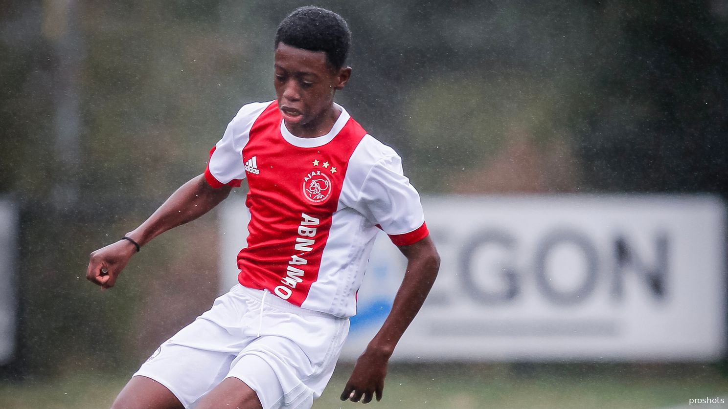 Prince Aning, de opmars van een kind van de club: ‘Hij houdt van Ajax’