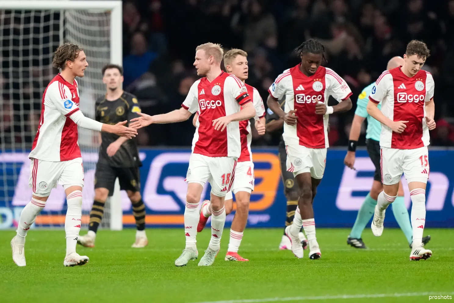 Ajax wint met ruime cijfers van Sparta Rotterdam in eerste wedstrijd ...
