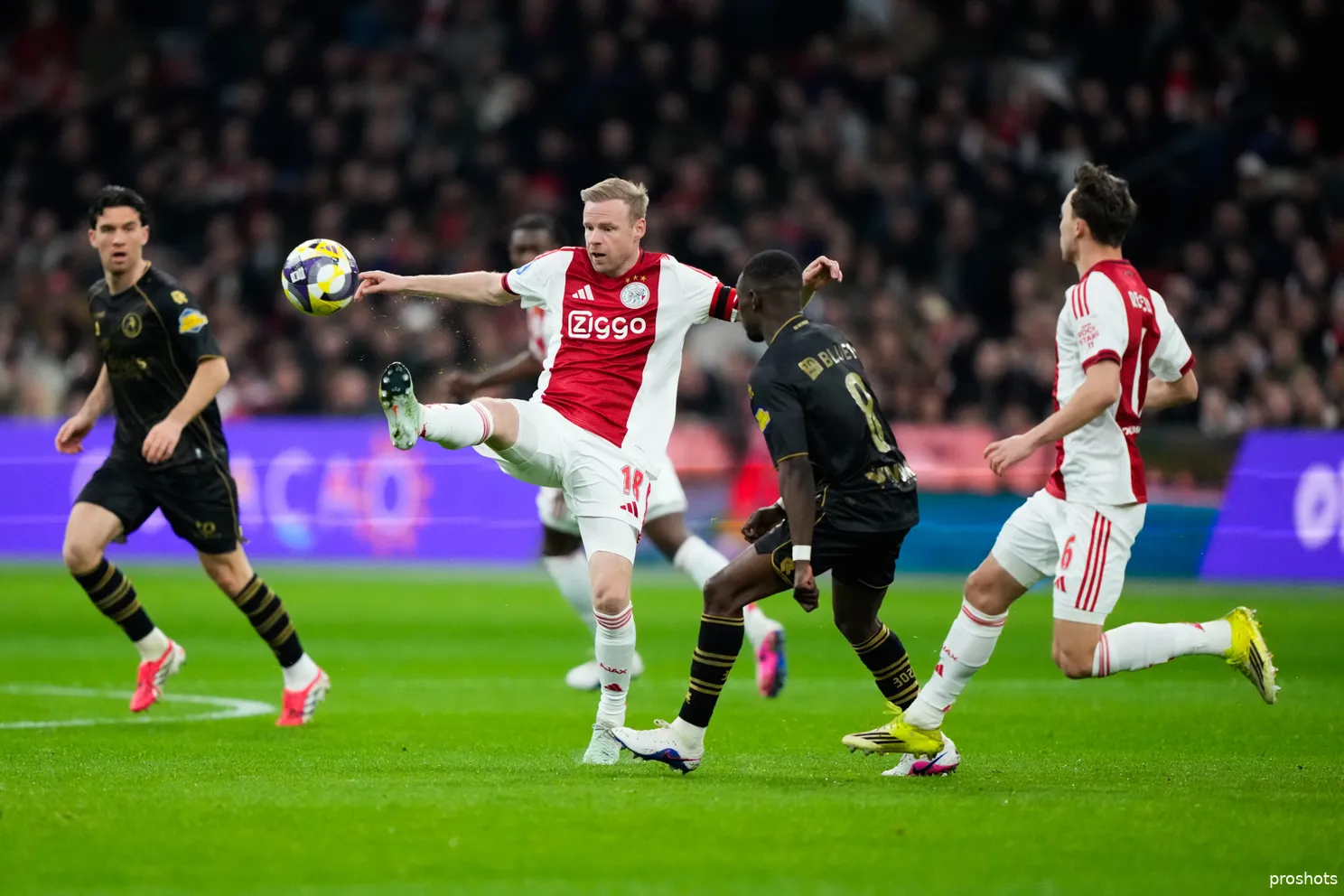 Ajax wint met ruime cijfers van Sparta Rotterdam in eerste wedstrijd ...