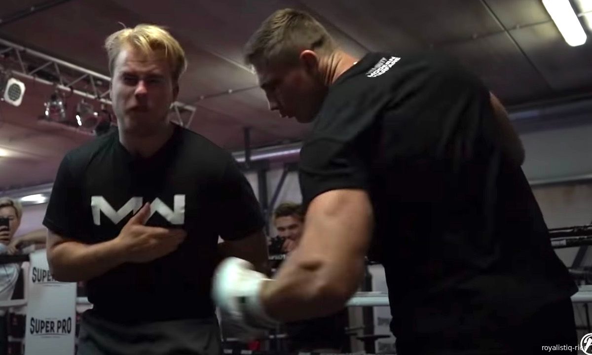 Rico Verhoeven slaat Youtuber keihard in zijn buik